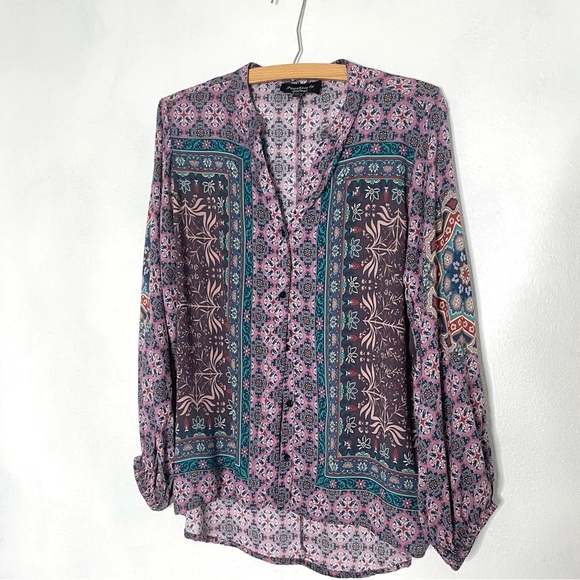 Feathers by Tolani Blue Purple Patterned Bohemian Shirt. Size Medium - Picture 4 of 9